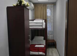 Хостел Берег Москва Двухместный номер с 2 отдельными кроватями и общей ванной комнатой-1