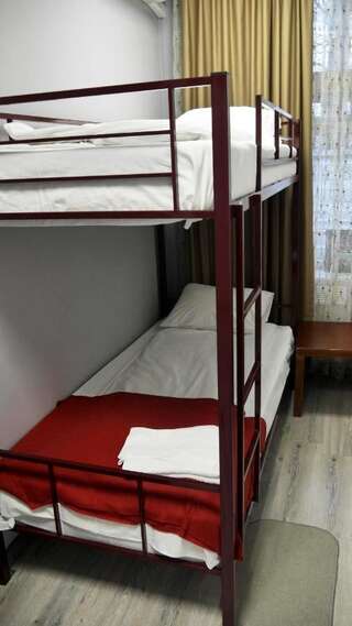 Хостел Берег Москва Двухместный номер с 2 отдельными кроватями и общей ванной комнатой-4