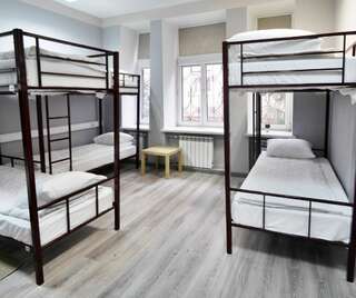 Хостел Берег Москва Кровать в общем 8-местном номере для мужчин-13